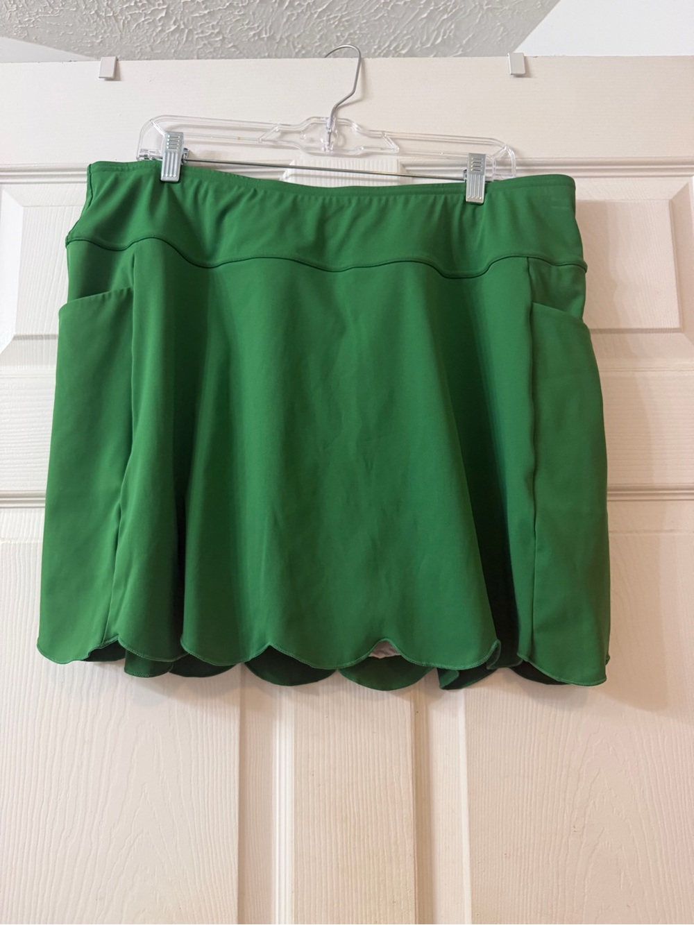 Amazon Green Scallop-Hem Women’s Skort